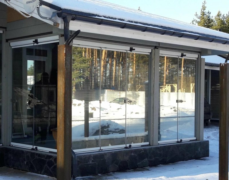 Безрамное остекление террасы