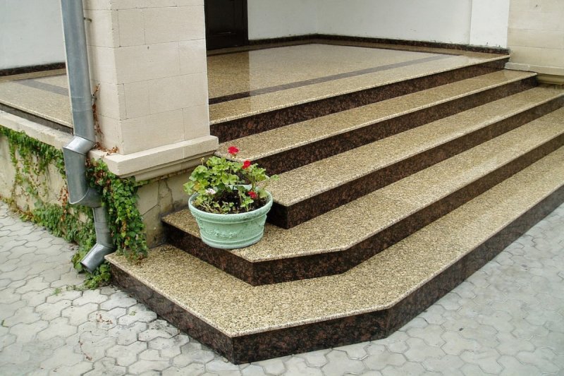 Ступени из гранита