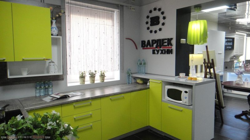 Угловая кухня для маленькой кухни