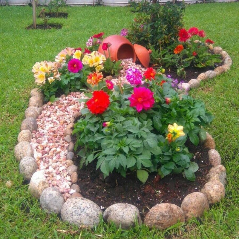 Красивая клумба своими руками на даче