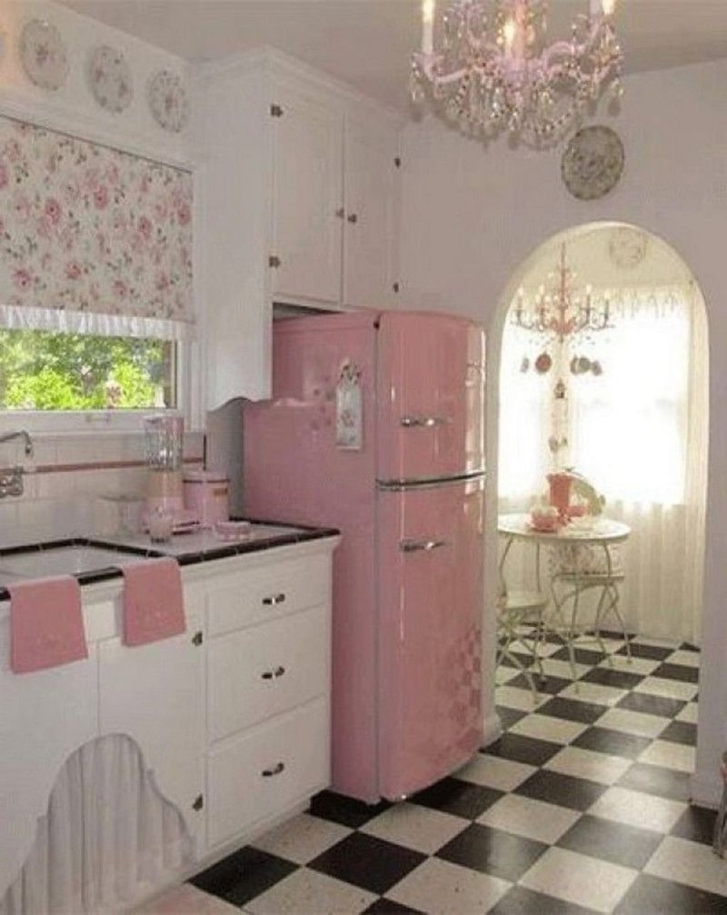 Розовые кухни