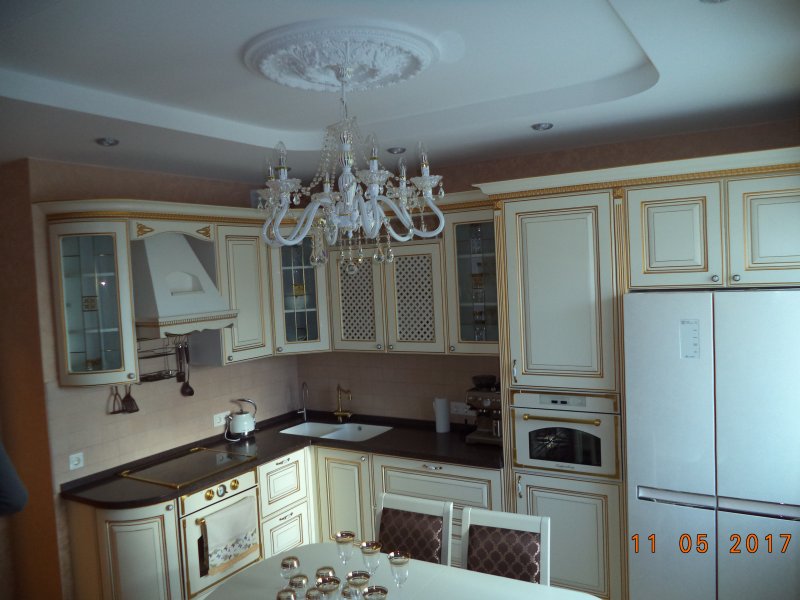 Кухня в классическом стиле светлая