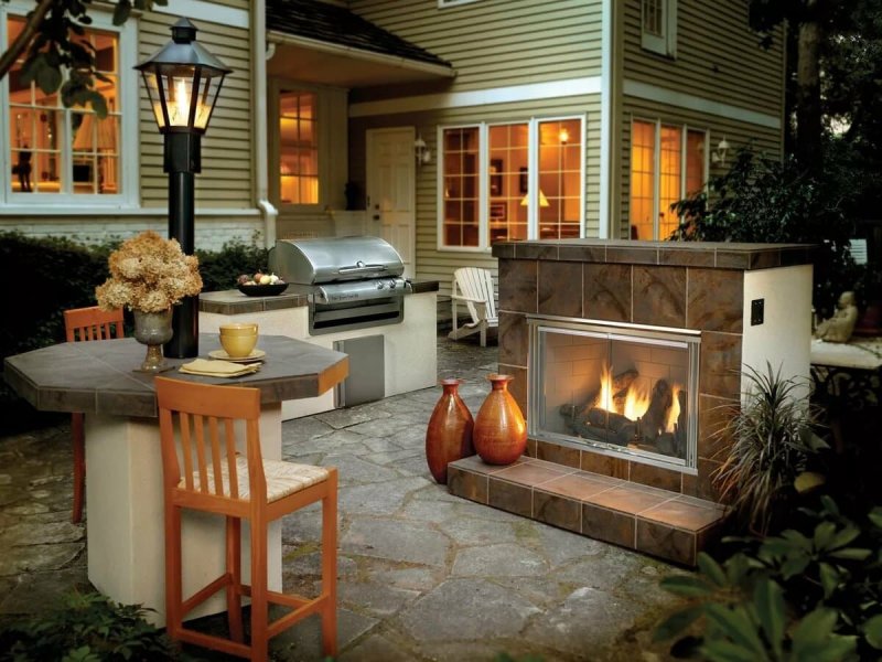 Outdoor fireplace