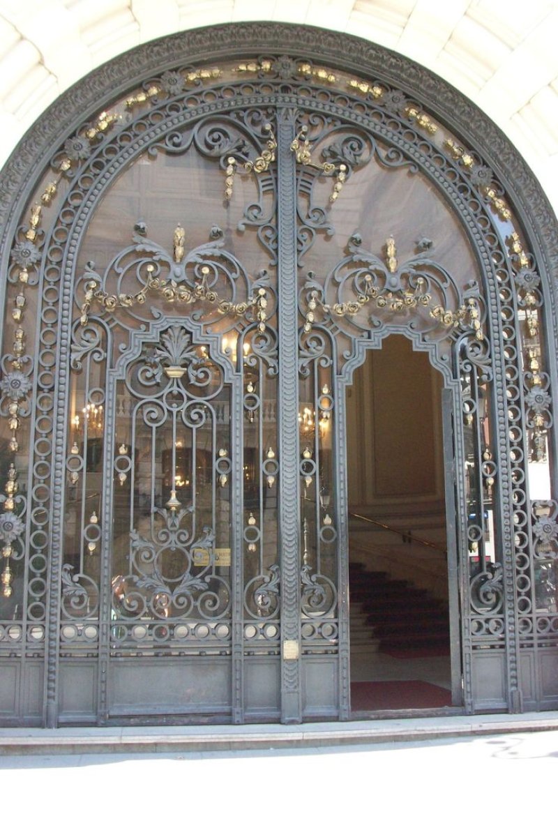 Парадная дверь