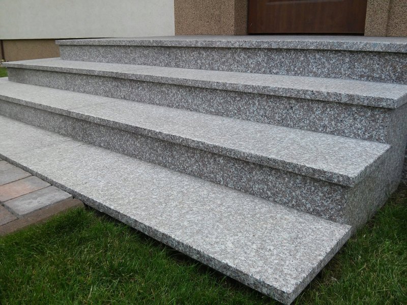 Ступени из гранита