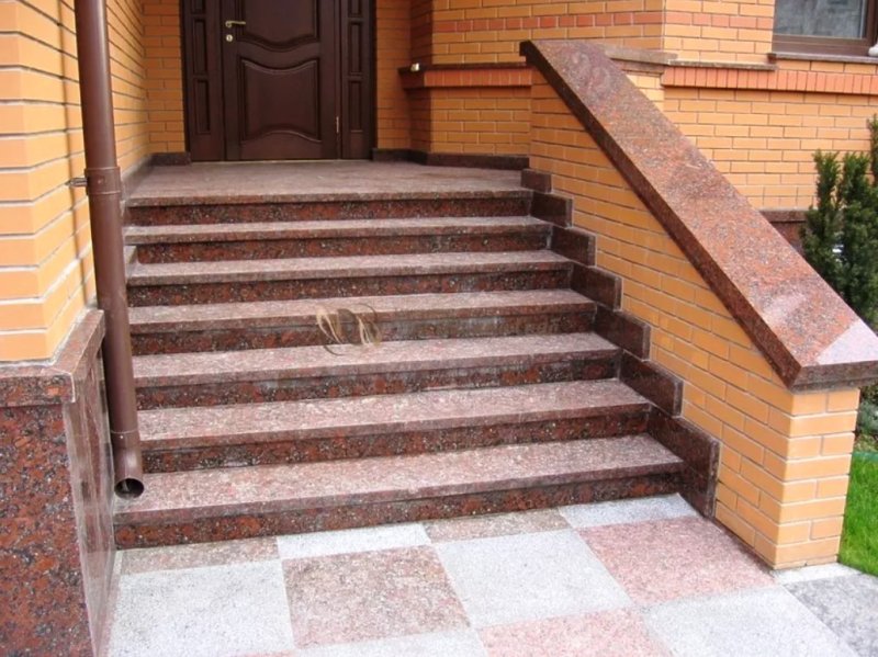 Ступени из гранита