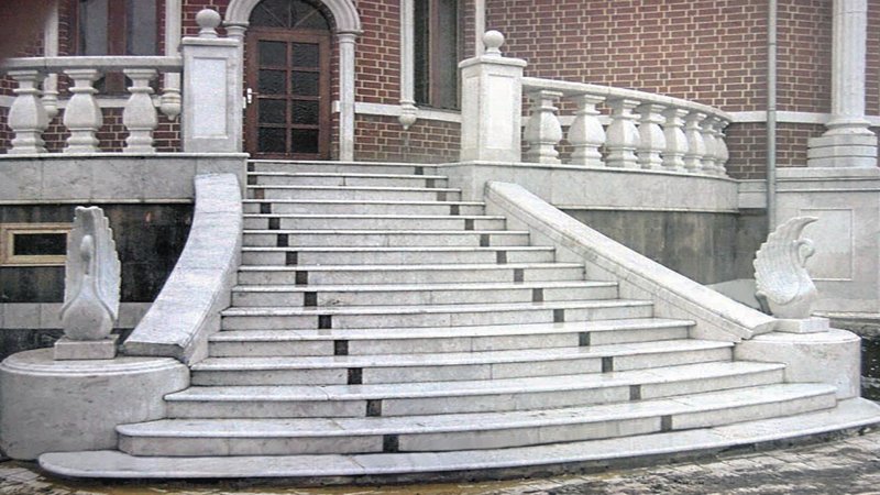 Лестница из мрамора