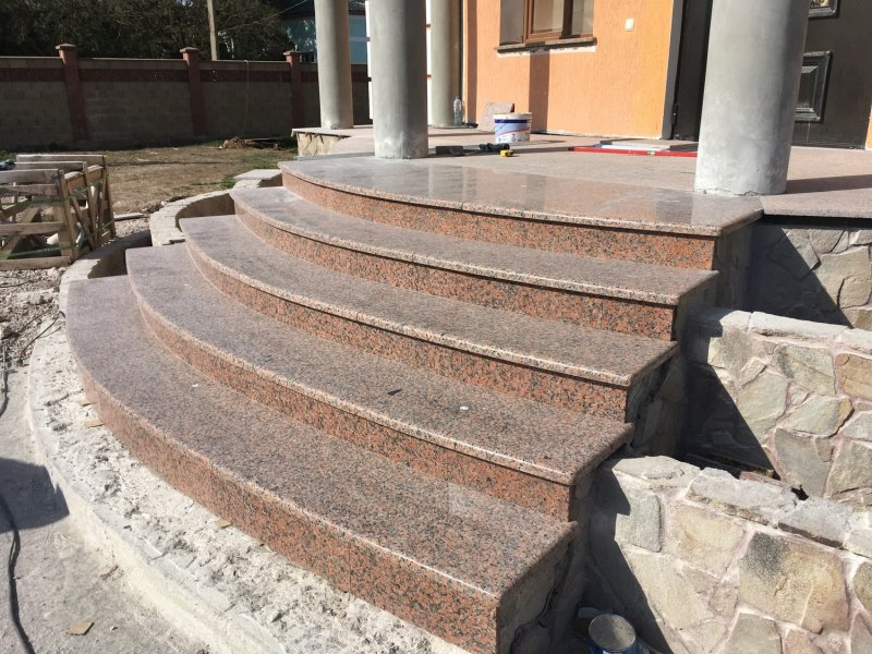 Ступени из гранита