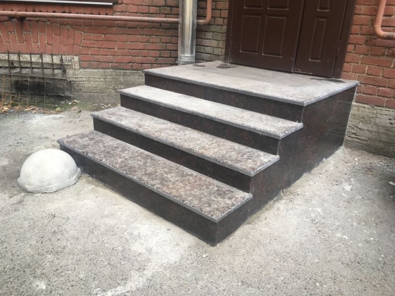 Ступени из гранита