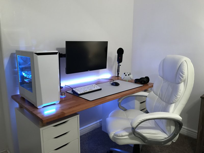 Игровой компьютерный стол