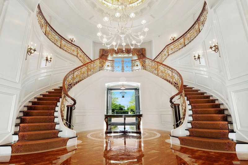 Лестница в особняке