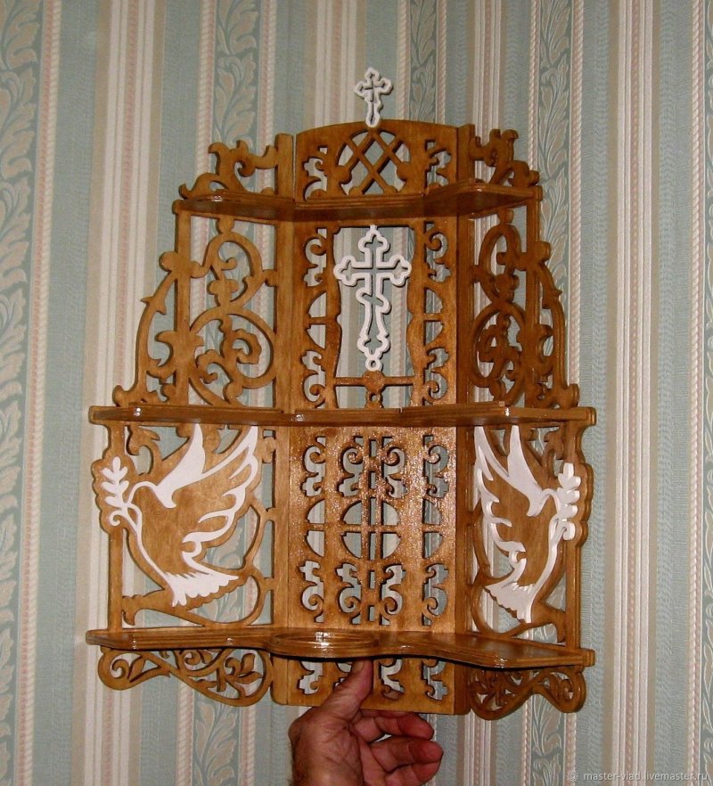 Резная полка