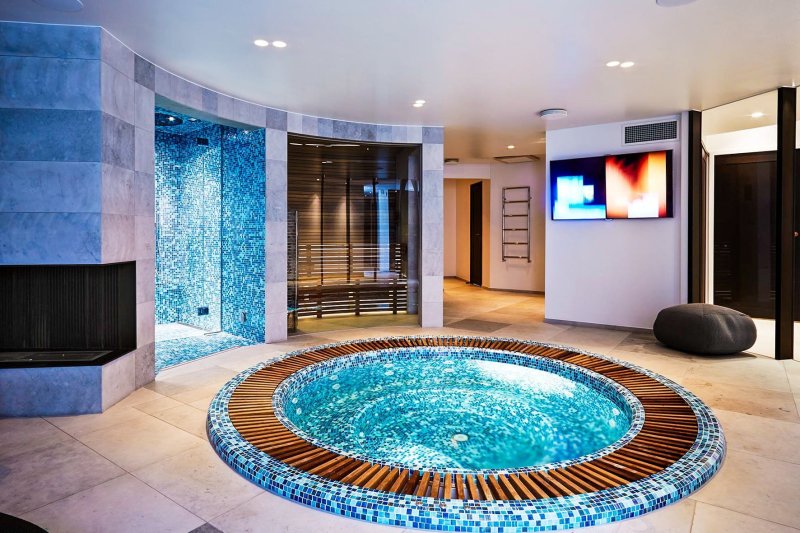 Бассейн джакузи hilton ленинградская