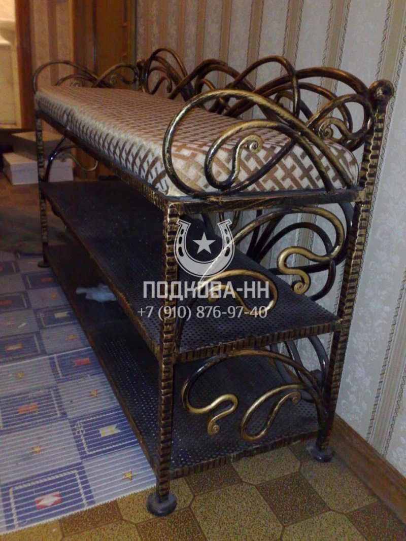 Кованая банкетка в прихожую