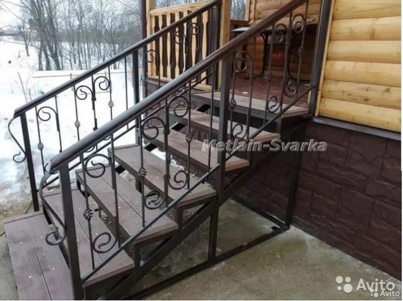 Лестница сварная из металла на крыльцо