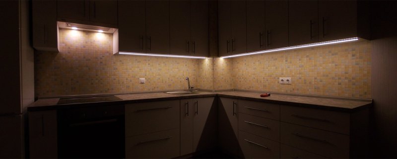 Кухонный фартук с подсветкой