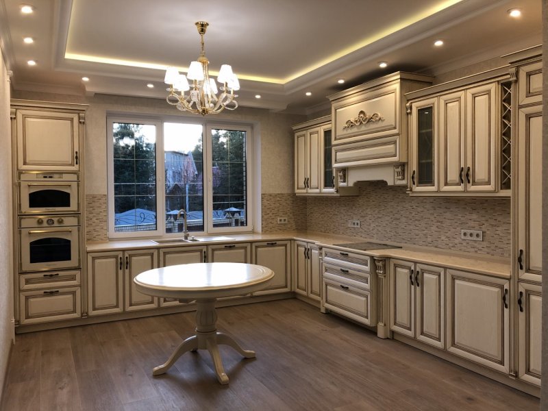 Кухня в классическом стиле светлая
