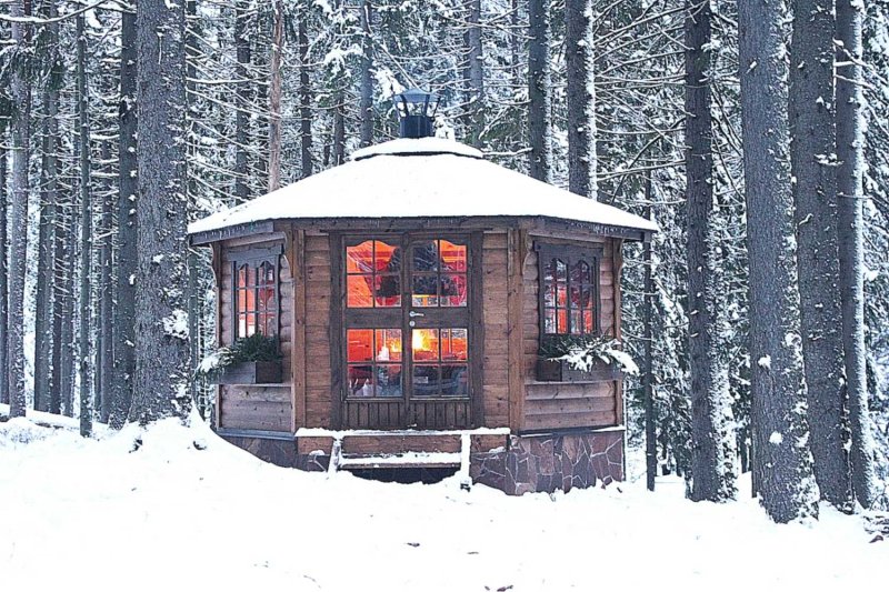 Зимняя беседка с камином
