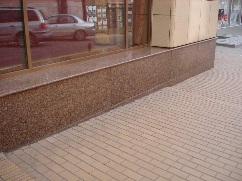 Отделка цоколя плиткой из керамогранита