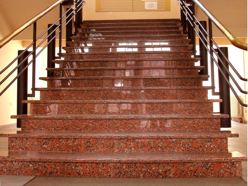 Ступени из капустинского гранита