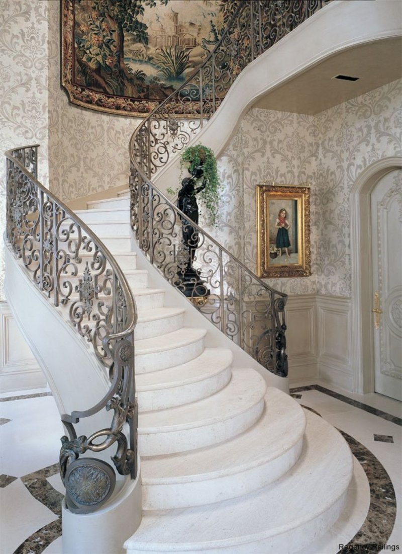 Мраморная лестница