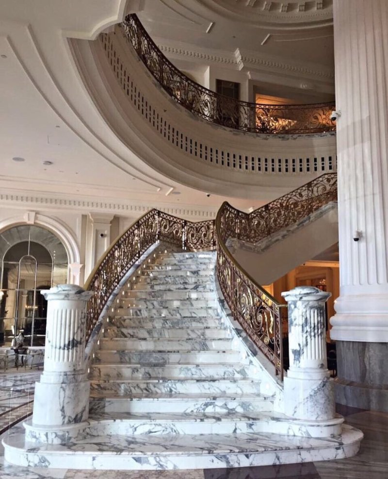 Мраморная лестница метрополь