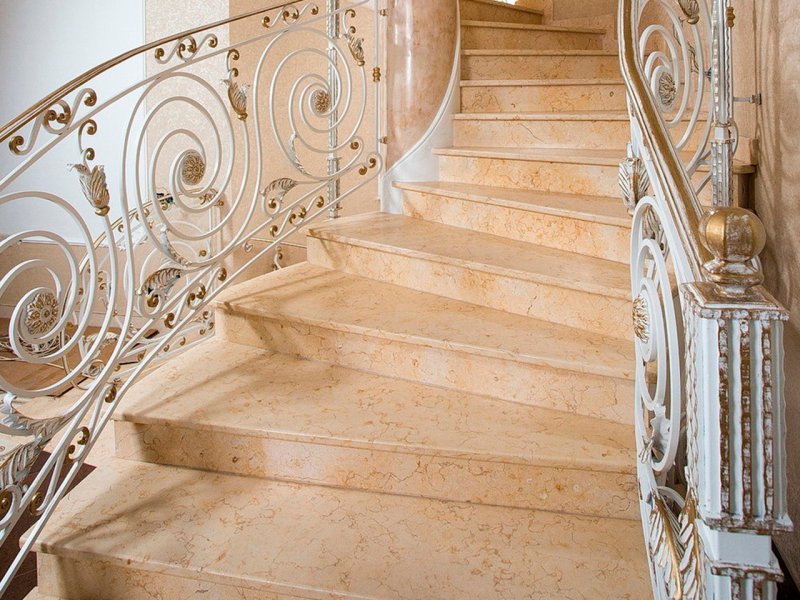 Мраморная лестница