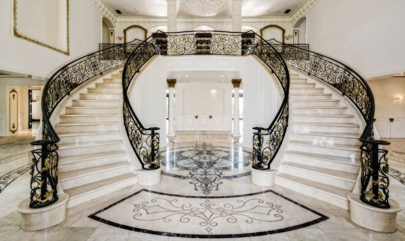 Мраморная лестница