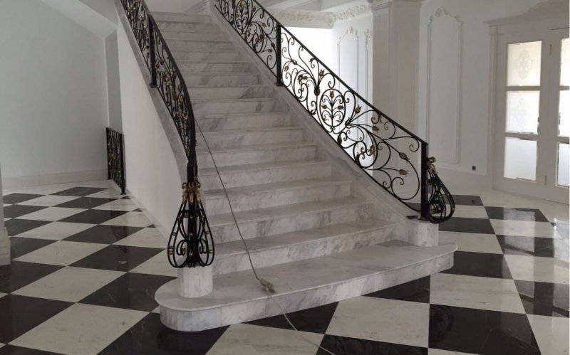 Мраморная лестница