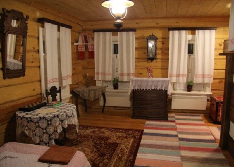 Внутри дома в деревне