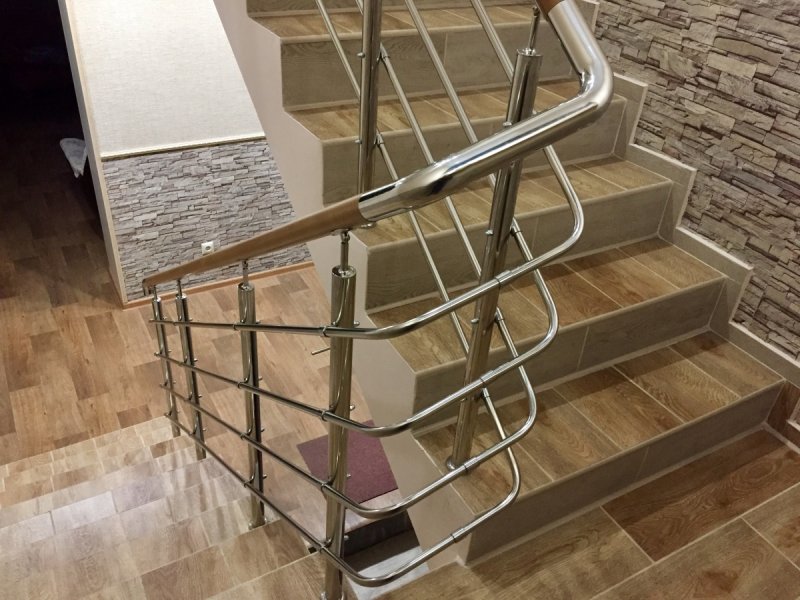 Ограждения лестницы из нержавейки