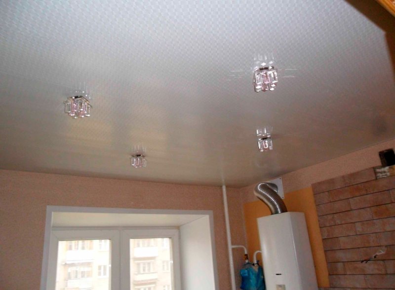Потолок из пвх панелей