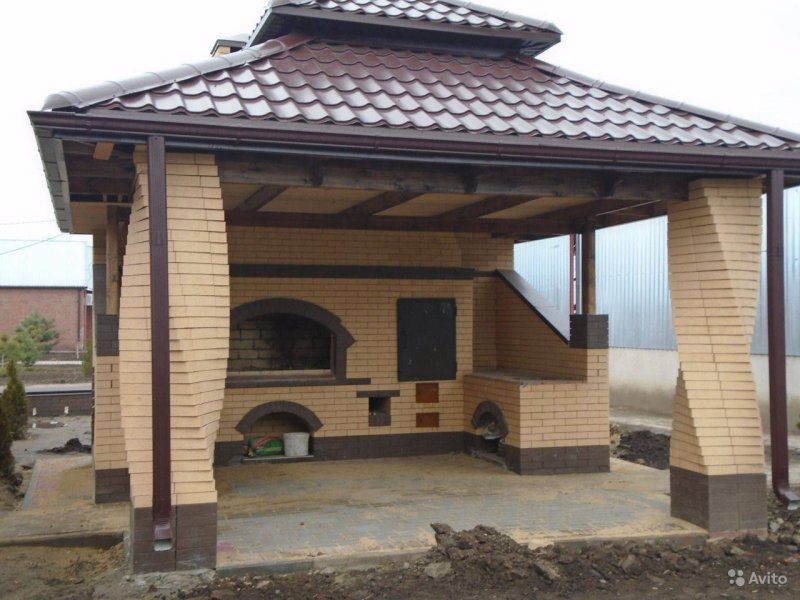 Беседка с барбекю из кирпича