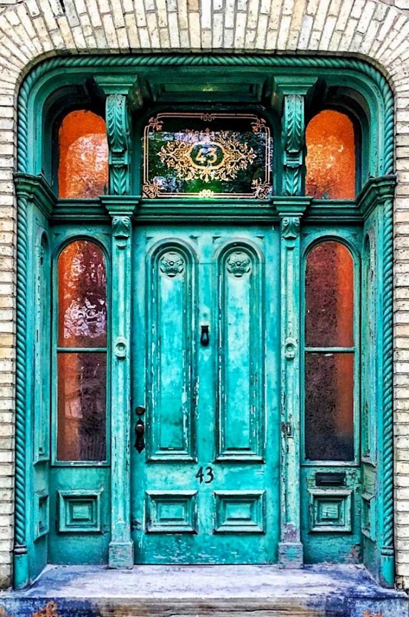 Красивая дверь