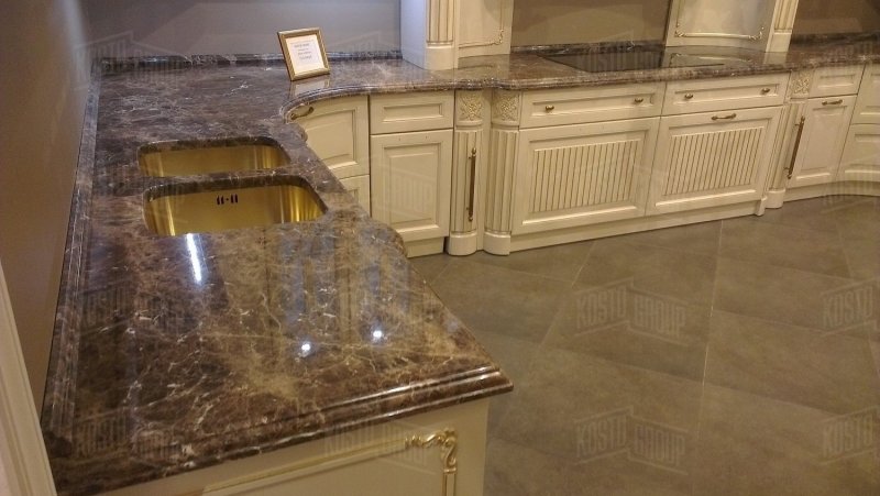 Столешница для кухни из искусственного камня под мрамор