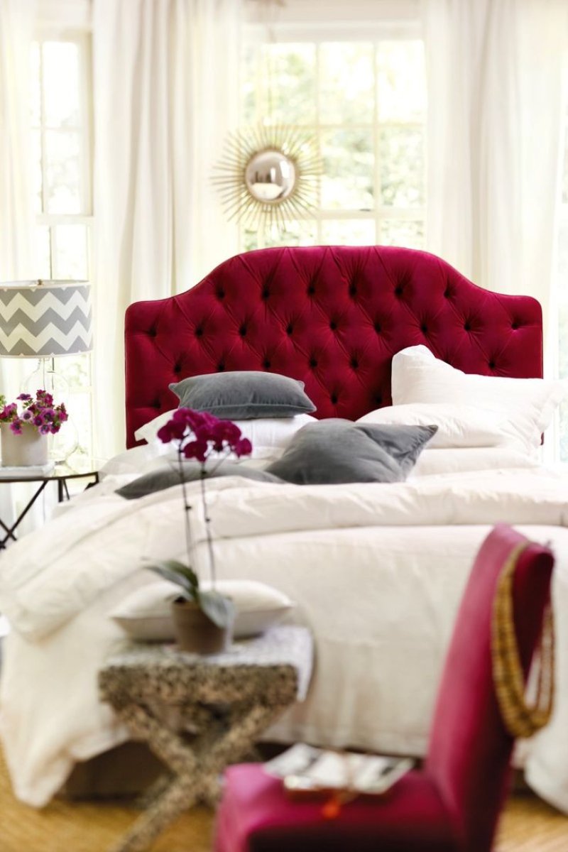 Кровать tufted headboard