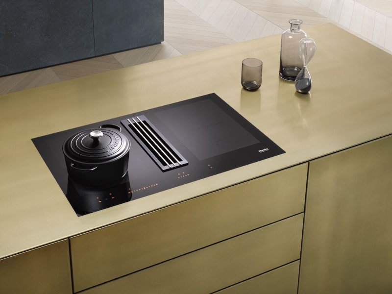 Индукционная варочная панель с вытяжкой miele
