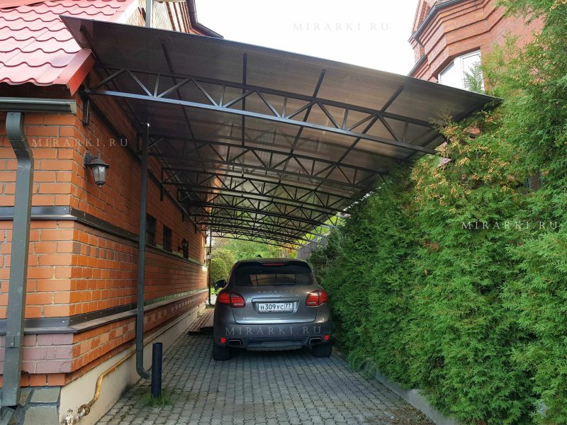 Навес для автомобиля из поликарбоната