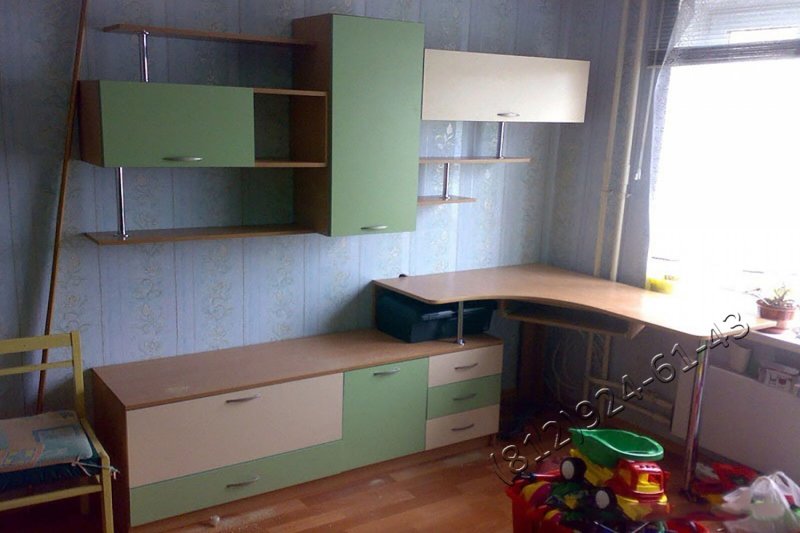 Корпусная мебель в детскую комнату для школьника