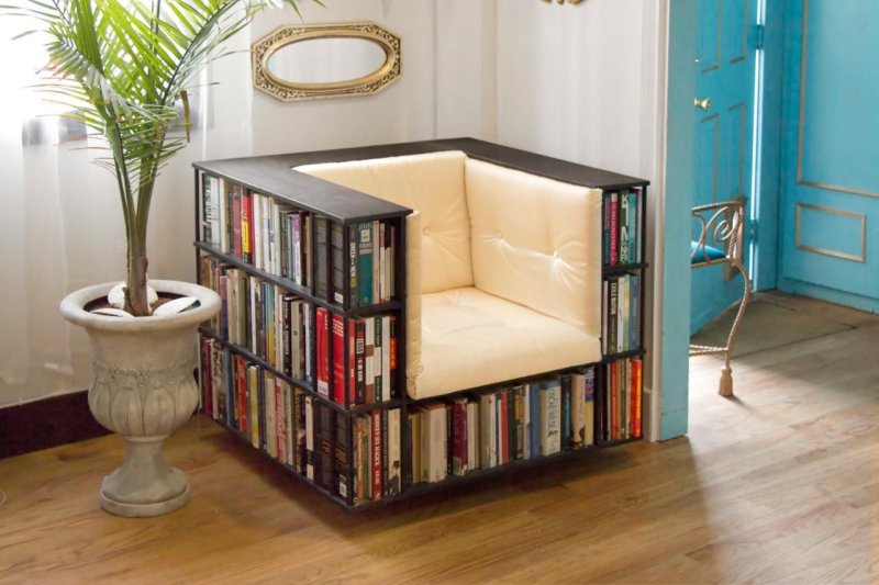 Оригинальная книжная полка