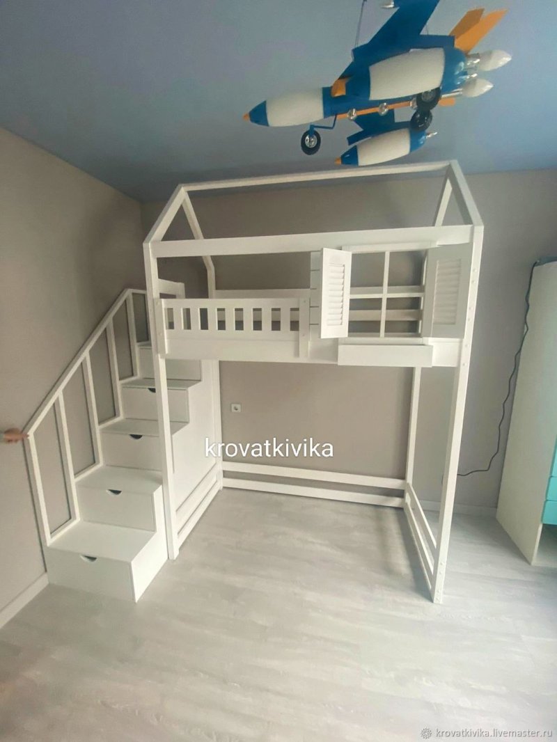 Двухъярусная кровать домик