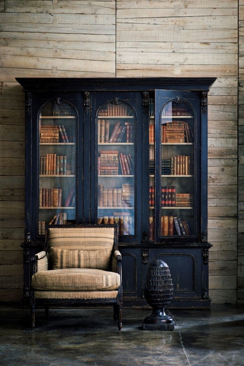 Шкаф книжный