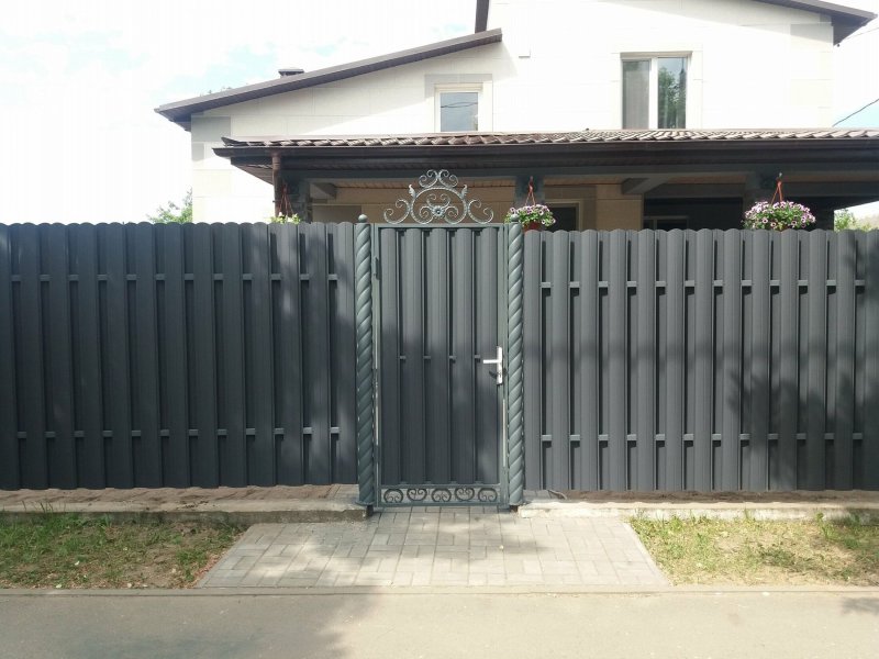 Калитка дорхан с евроштакетником