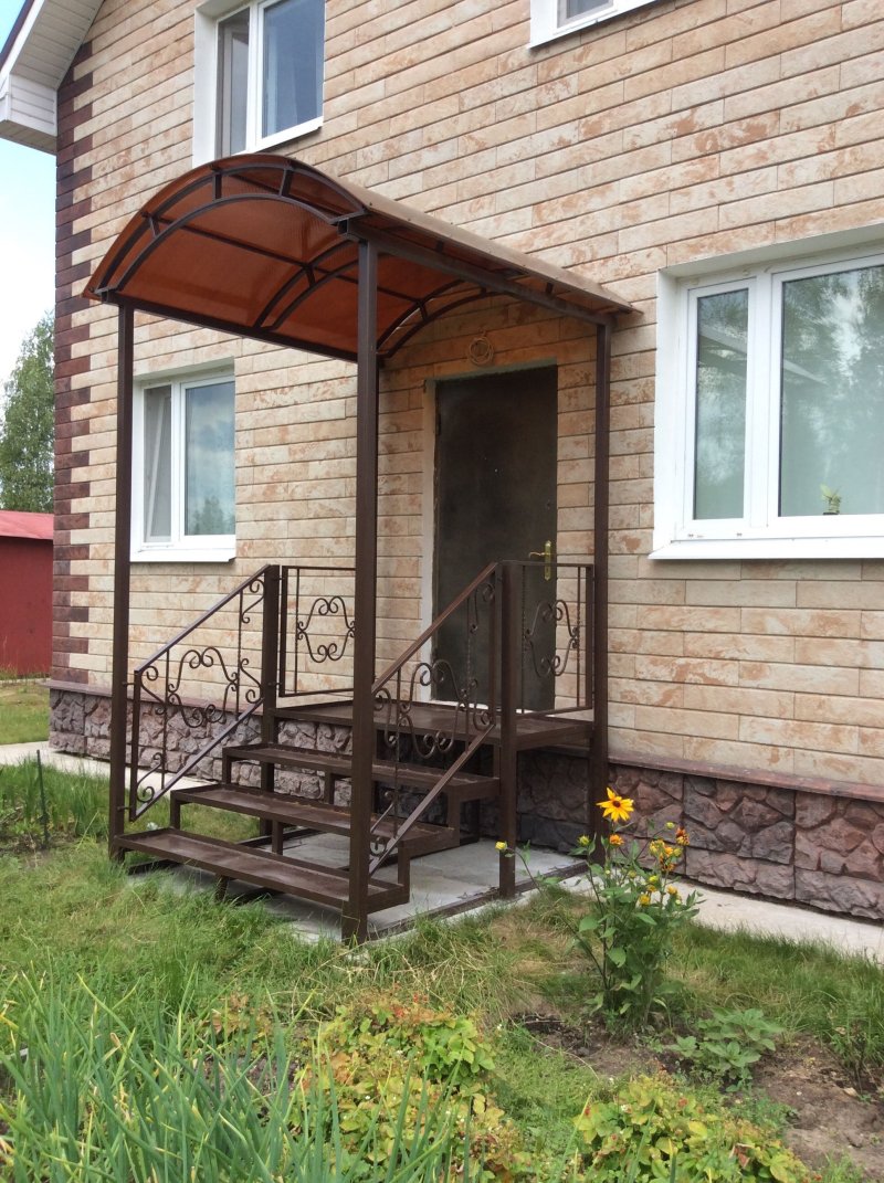 Крыльцо с козырьком