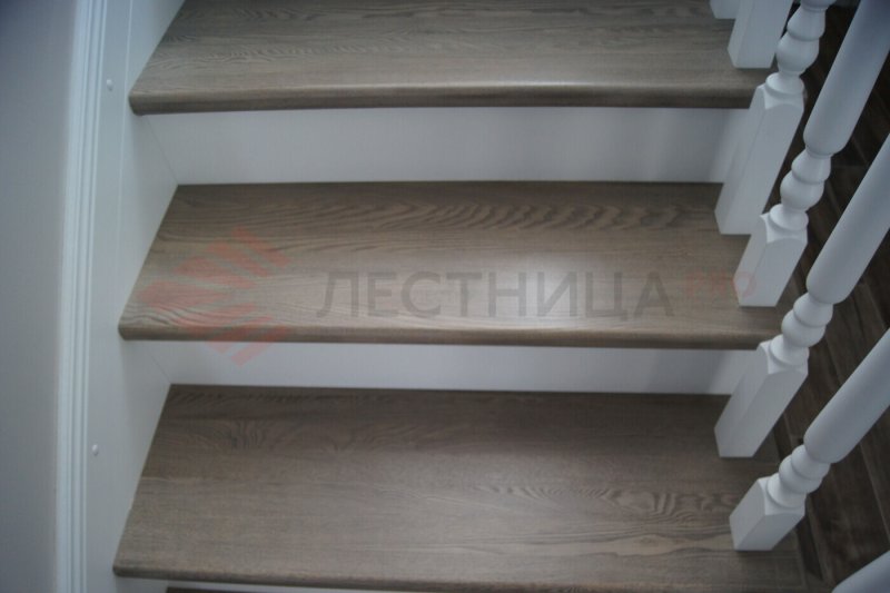 Ступени из ясеня