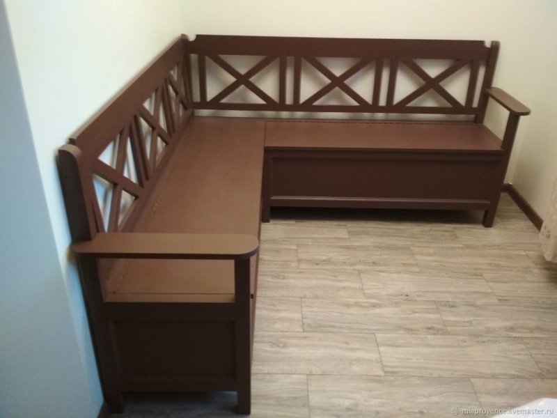 Угловая скамейка