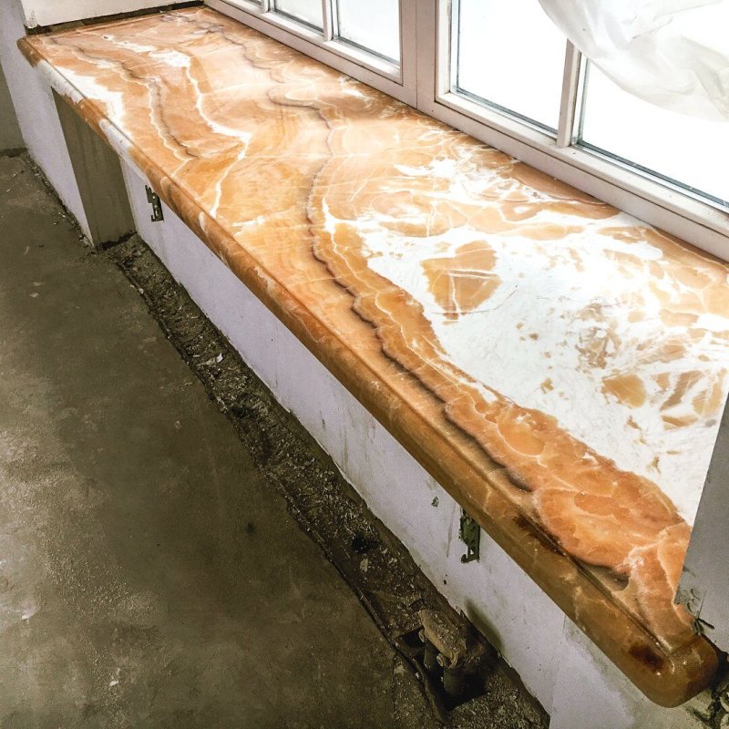 Подоконники из камня оникс