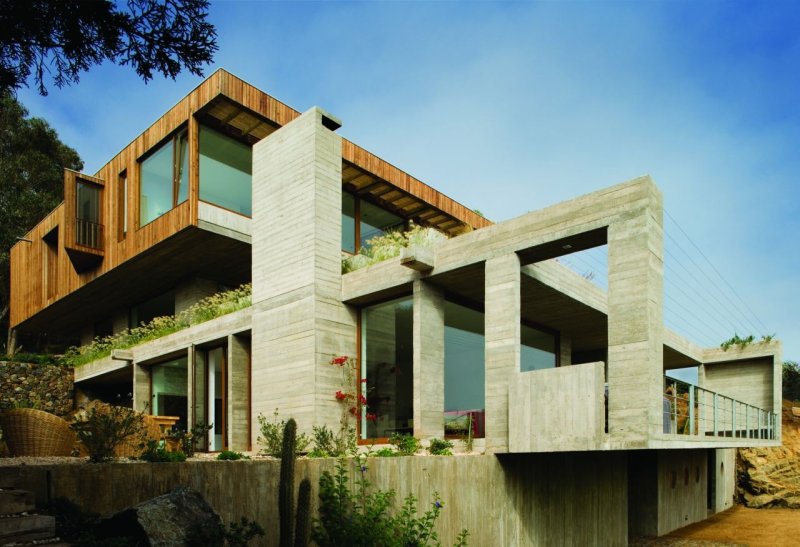 Concrete house by luciano kruk