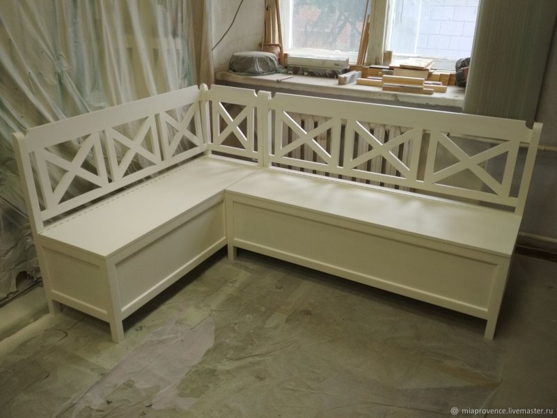 Угловая скамейка