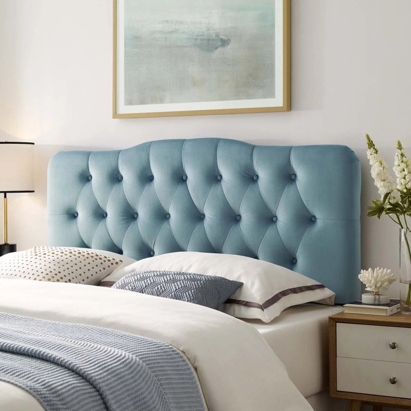 Кровать tufted headboard